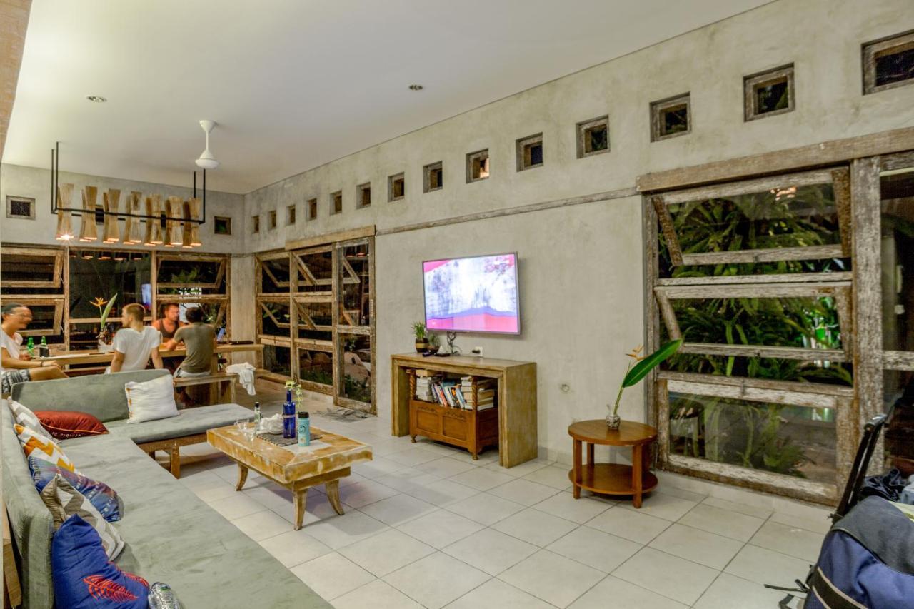 קוטה לומבוק Lokal Bali Hostel מראה חיצוני תמונה