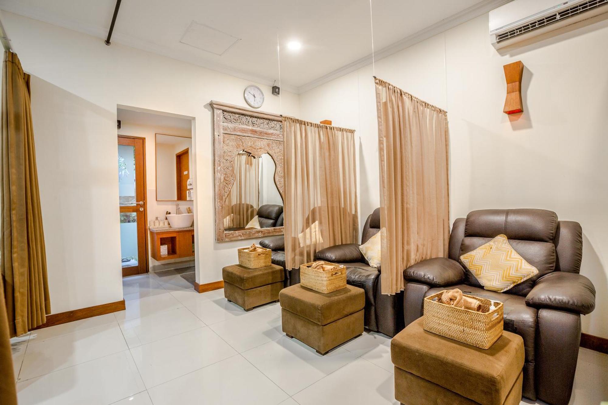 קוטה לומבוק Lokal Bali Hostel מראה חיצוני תמונה