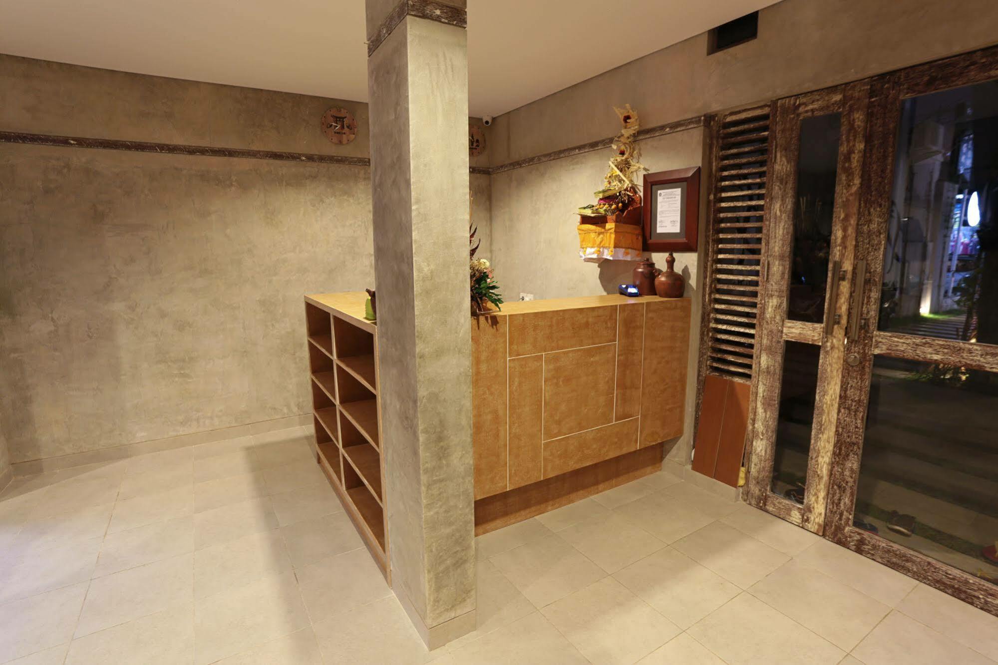 קוטה לומבוק Lokal Bali Hostel מראה חיצוני תמונה