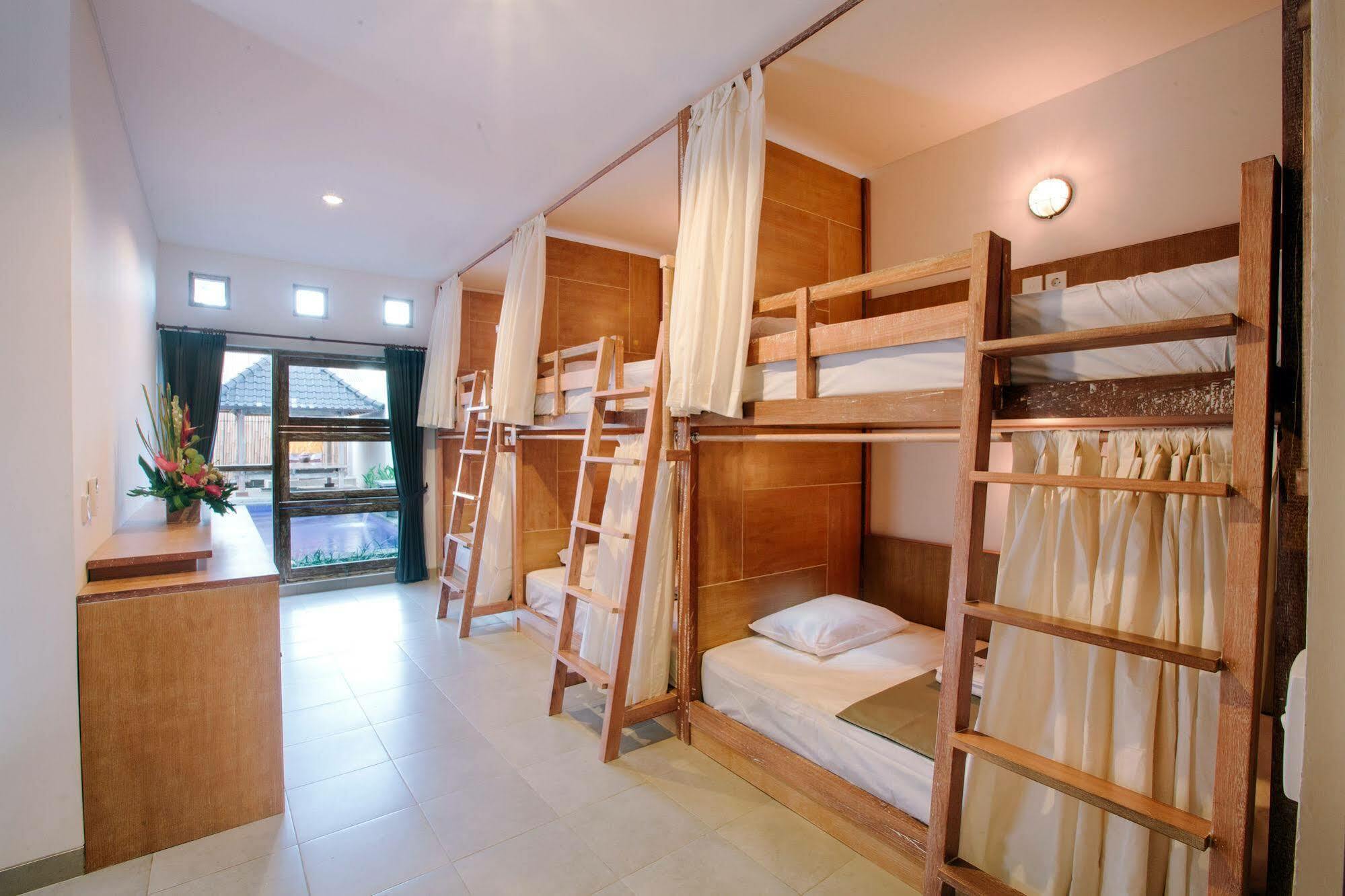 קוטה לומבוק Lokal Bali Hostel מראה חיצוני תמונה